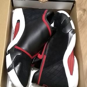 Size 13 black and red jumpman z
